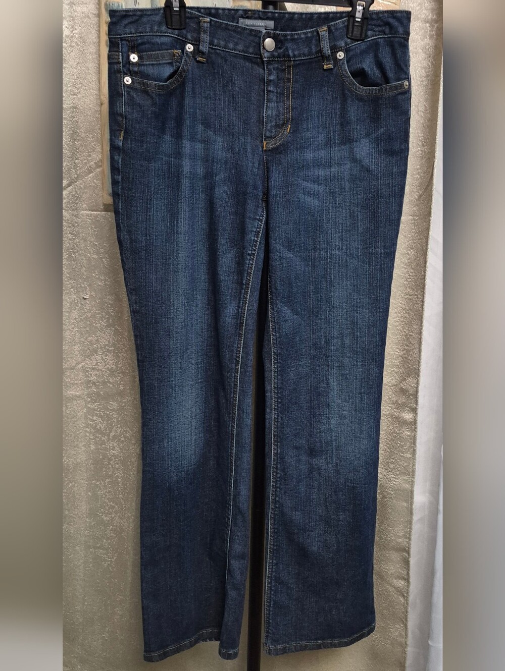 ANN TAYLOR BOOTCUT JEANS LIKE NEW!